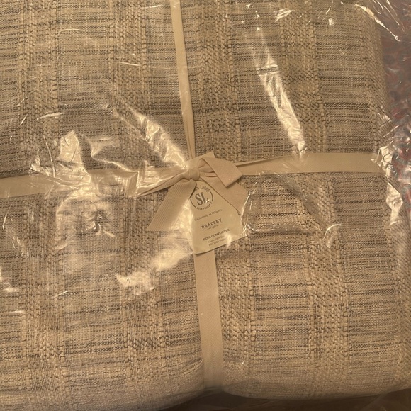 King size comforter - Picture 3 of 4